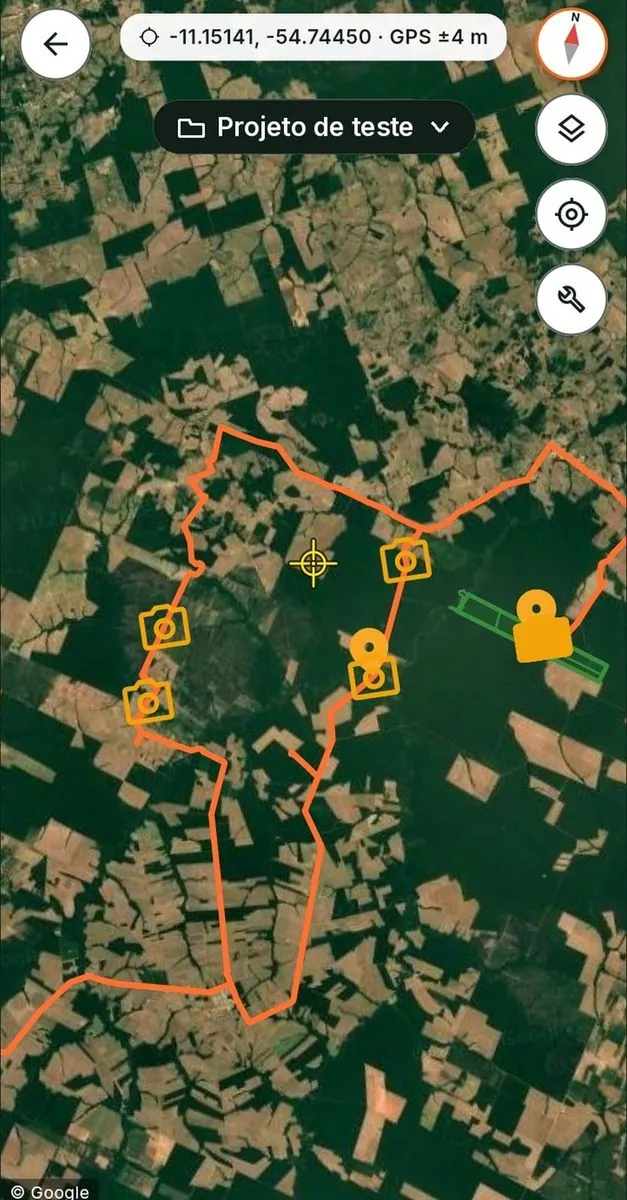 Mapa do ForestMap com os marcos de foto e de vídeo ao longo da trilha, cada um no ponto em que foi feito