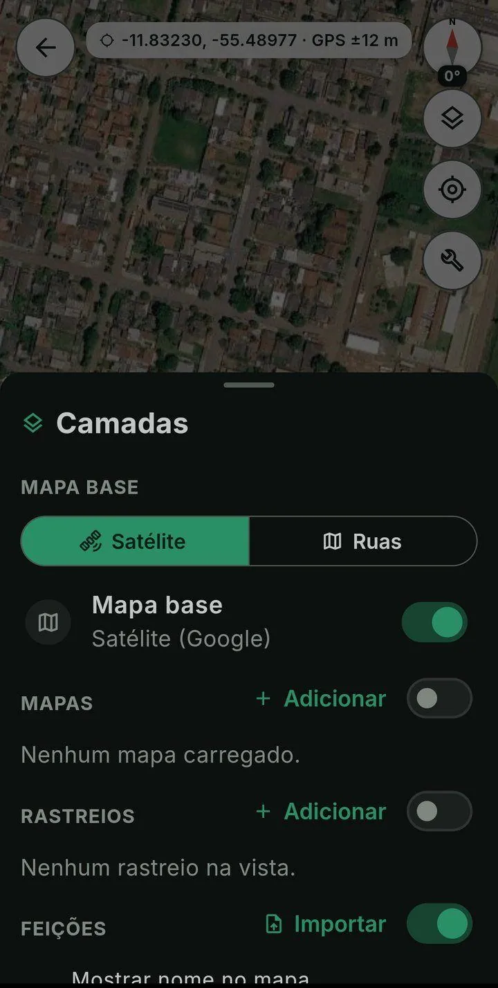 Folha de camadas do ForestMap: mapa base satélite ou ruas, seções de mapas, rastreios e feições com chaves para ligar e desligar